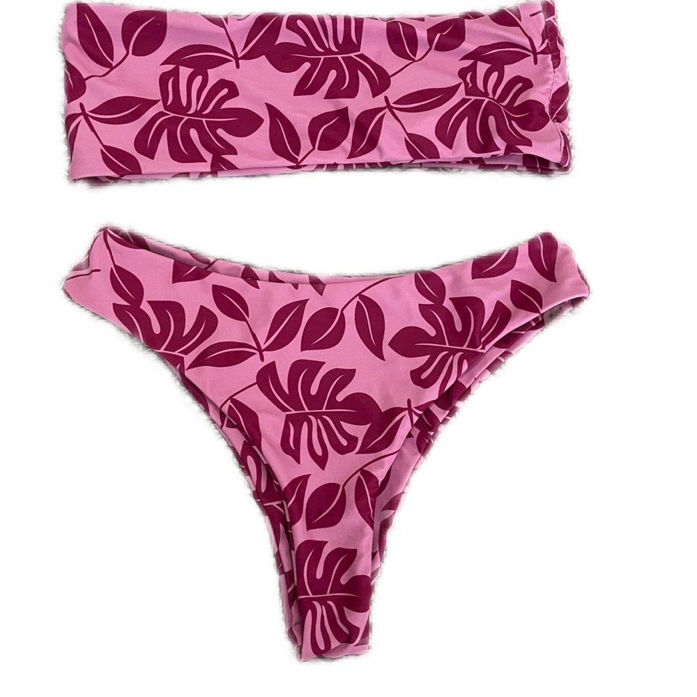 Brand new bandeau swimsuit. Soft materiel. Cheeky bottom.